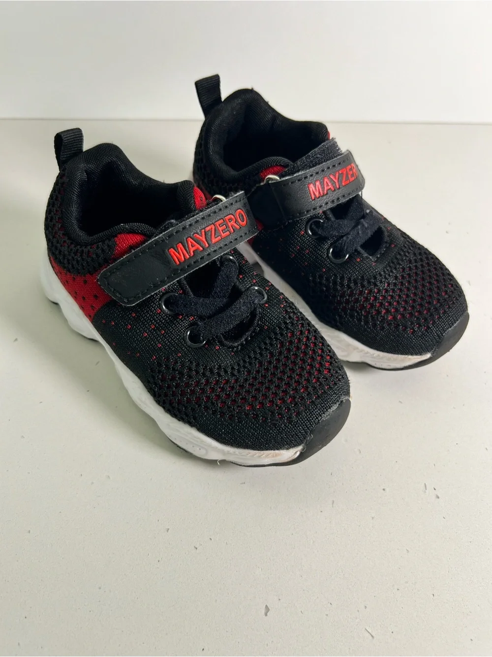 Mayzero Kids Athletic Sneakers Black Red Mesh Size 25 (US 9) Velcro Strap